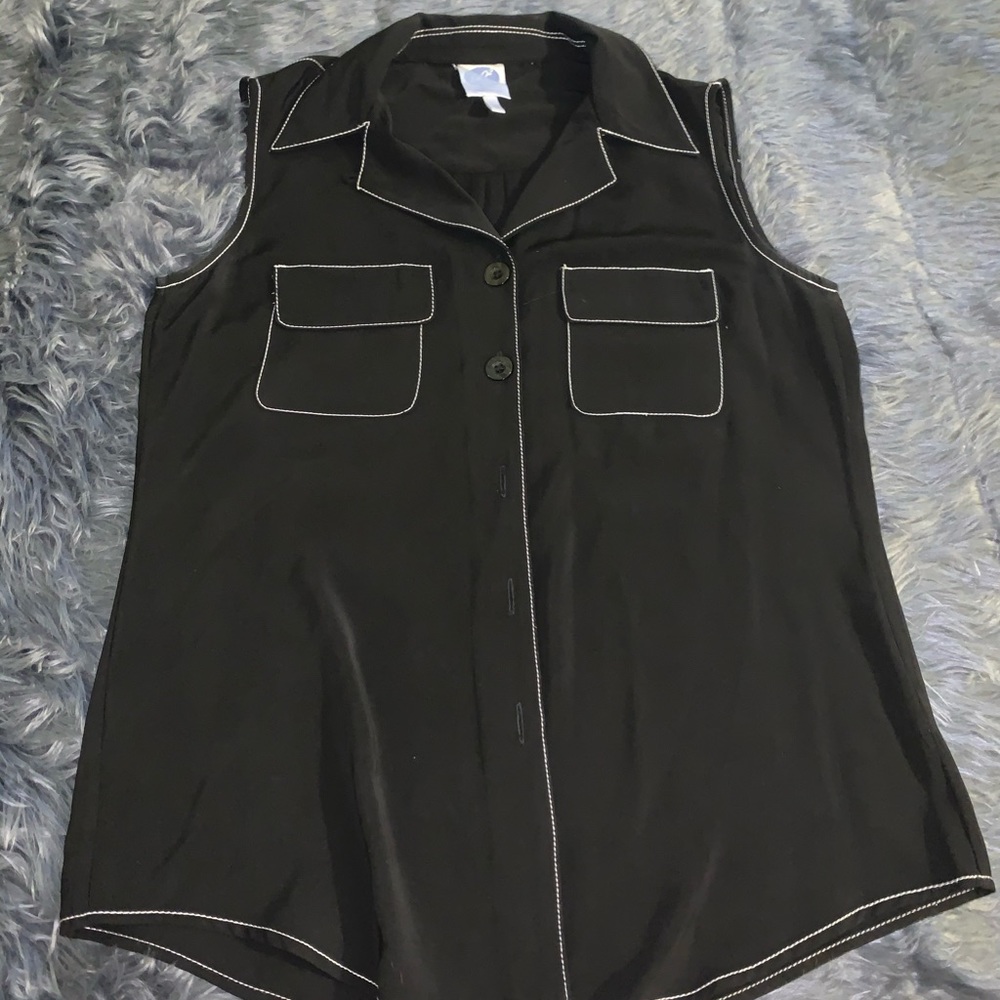 Black sleeveless blouse Size L